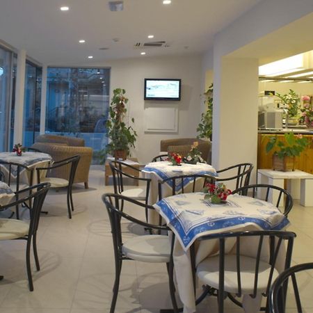 Hotel Nives Ричоне Екстериор снимка
