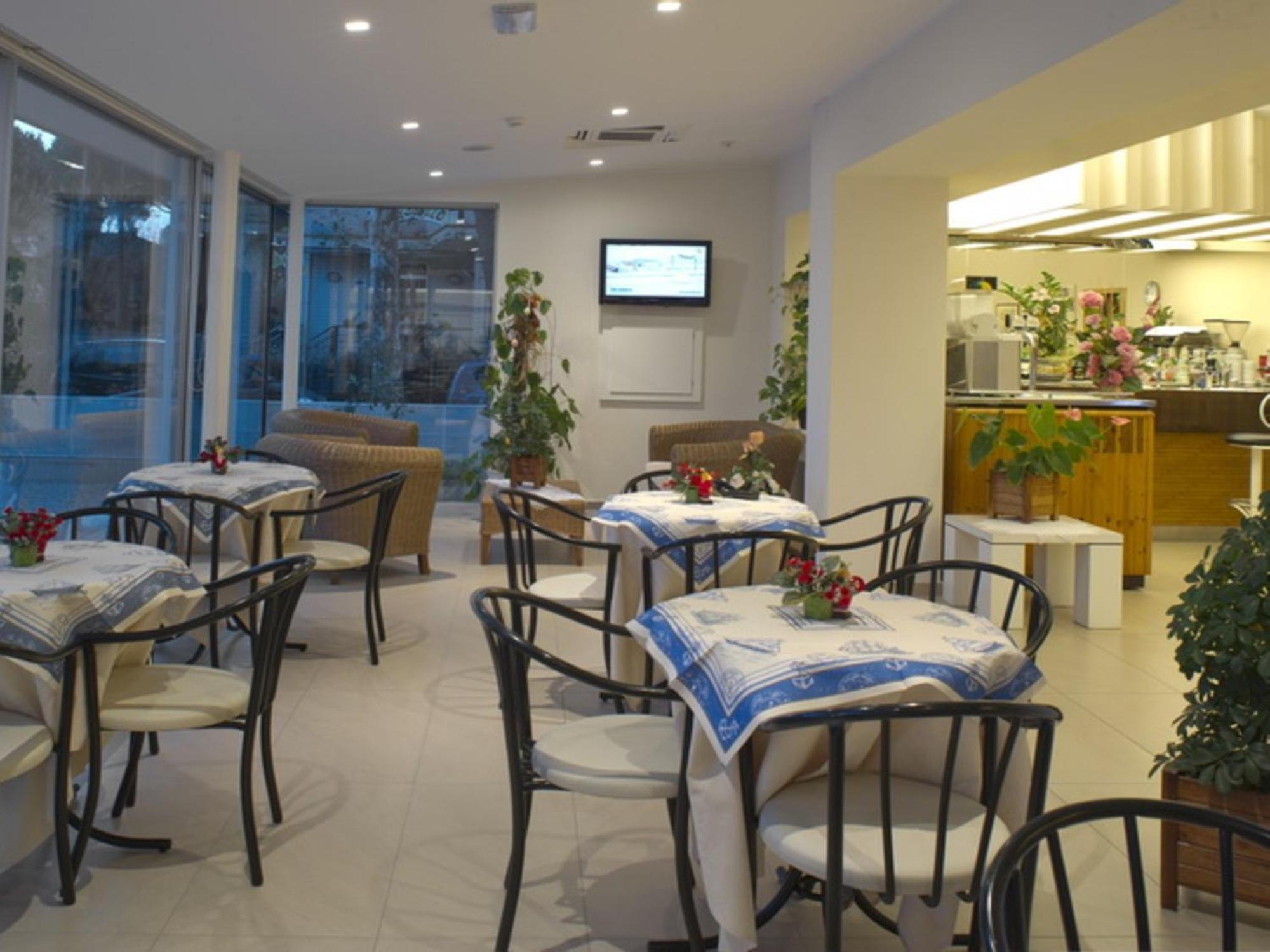 Hotel Nives Ричоне Екстериор снимка