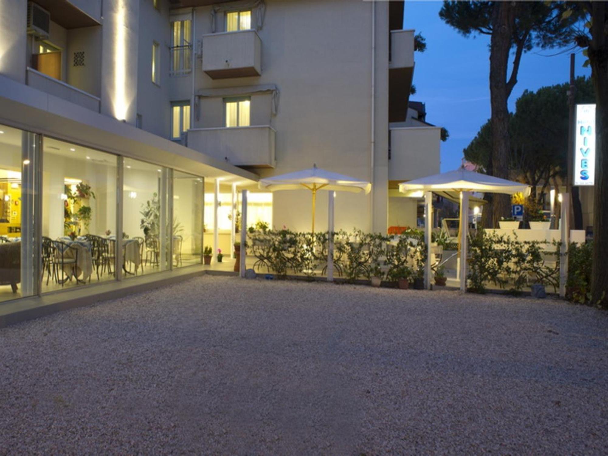 Hotel Nives Ричоне Екстериор снимка